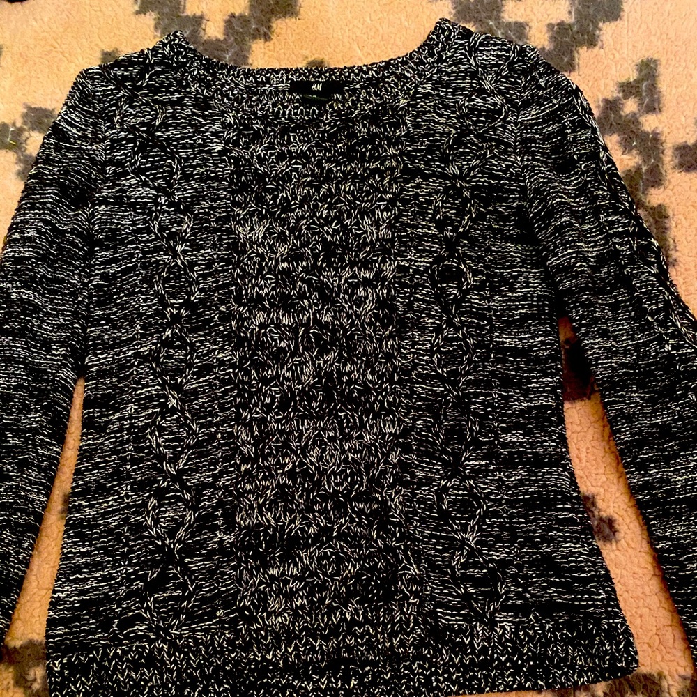 Cute black and white sweater from H&M